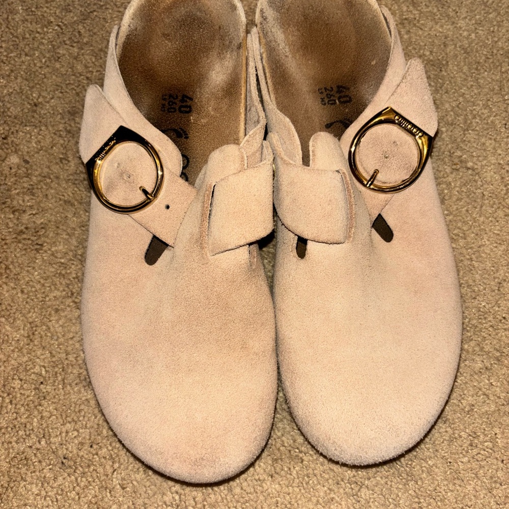 Papillio (Birkenstock) Light Tan Suede Clogs with Gold Buckle